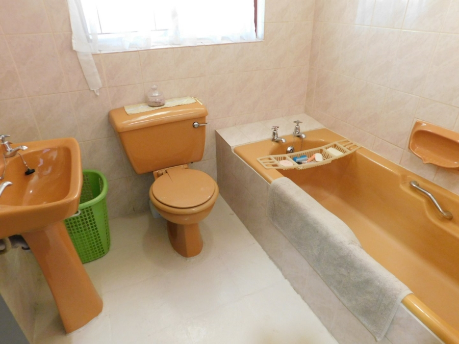 6 Bedroom Property for Sale in Dobson Western Cape